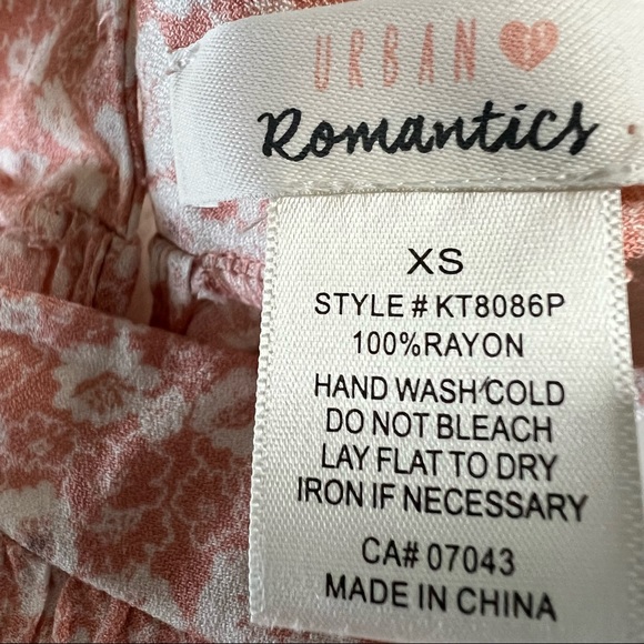 NEW Urban Romantics Pink Floral Mock Neck Halter Sleeveless Tank Top Size XS - Picture 3 of 8